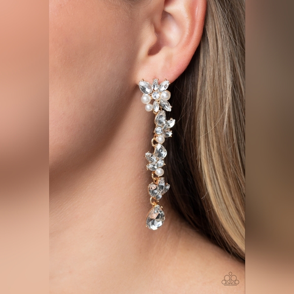 paparazzi Jewelry - Light At The Opera Earrings